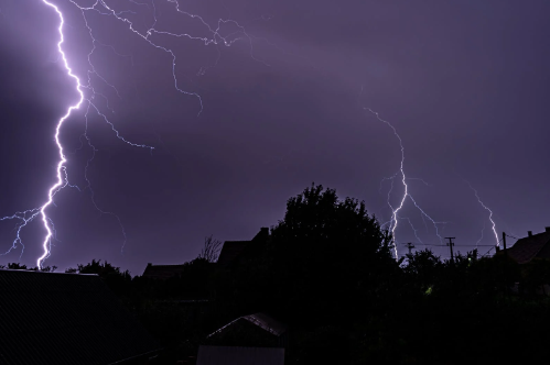暴雨天氣雷陣雨