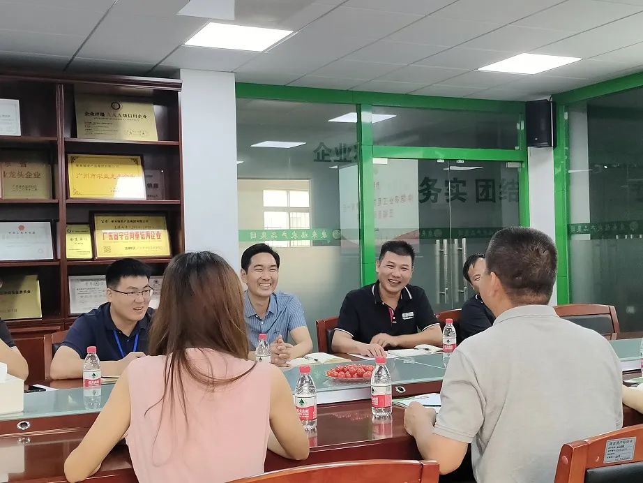 康來福集團董事長周頂華